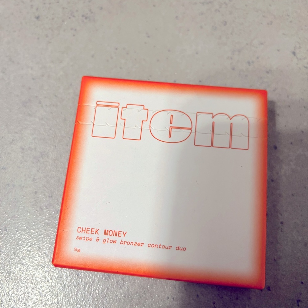 Item two in one duo with Bronzer and Highlighter